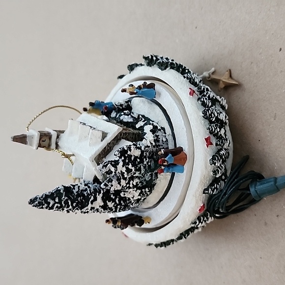 2006 Thomas Kinkade Holiday Celebrations Illuminated Holiday Ornament - Picture 4 of 7